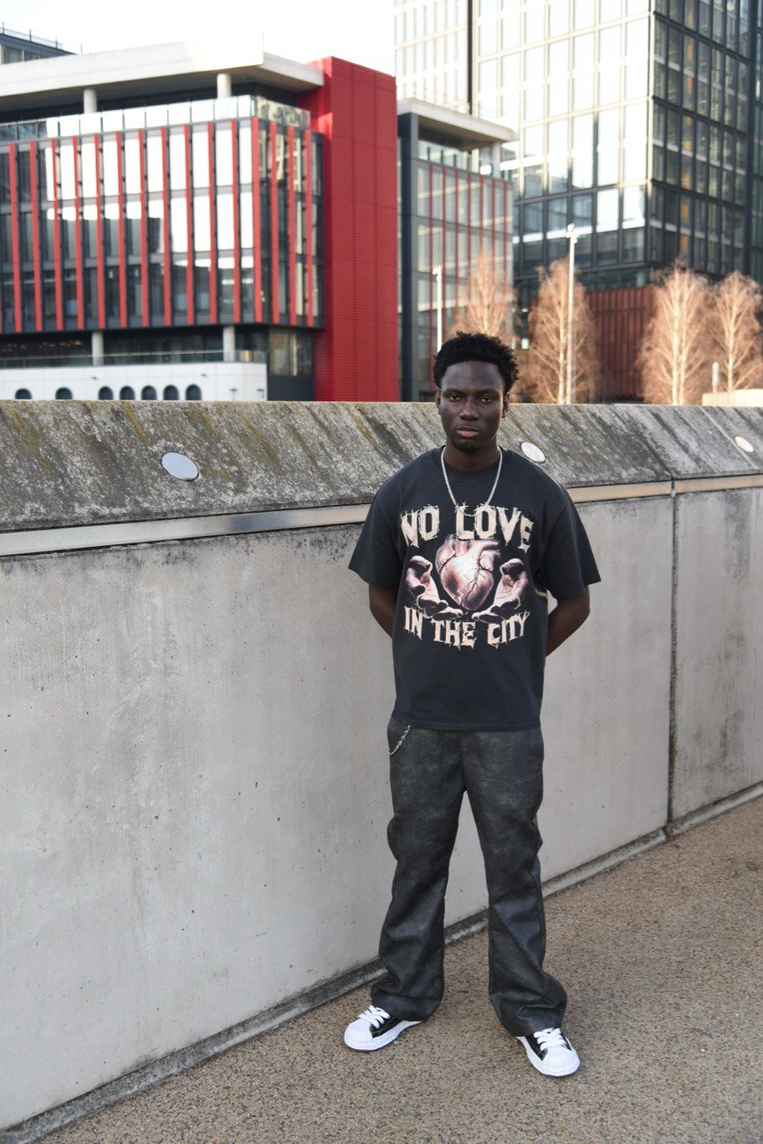 “FAMILIAR HEART TEE”